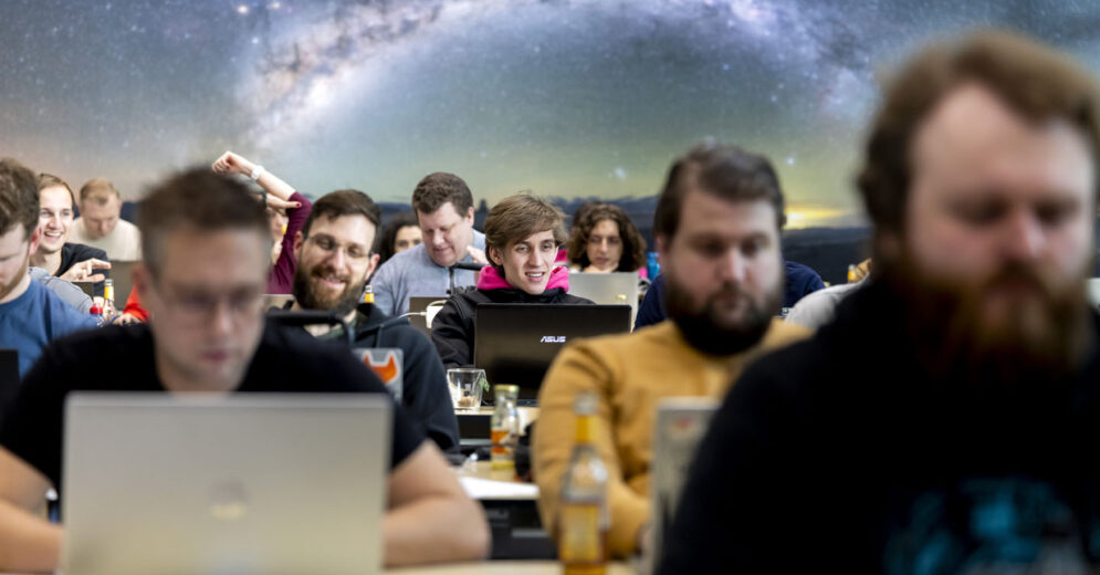 Een zaal vol ethisch hackers bij HALON 2025